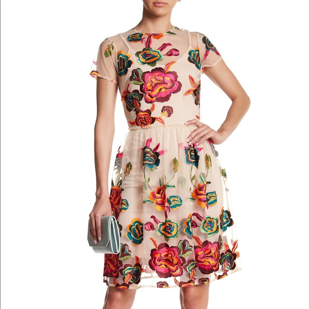 NWT Alexia Admor Floral Embroidered Dress